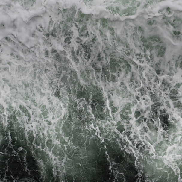 salpicos de água do mar
 - Foto, Imagem