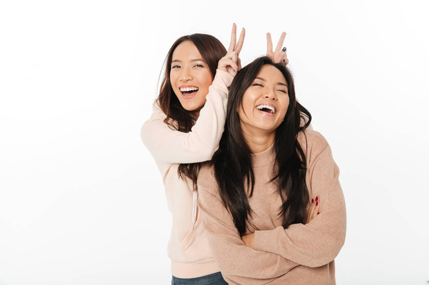 Asian cute ladies sisters have fun. - Foto, Imagen