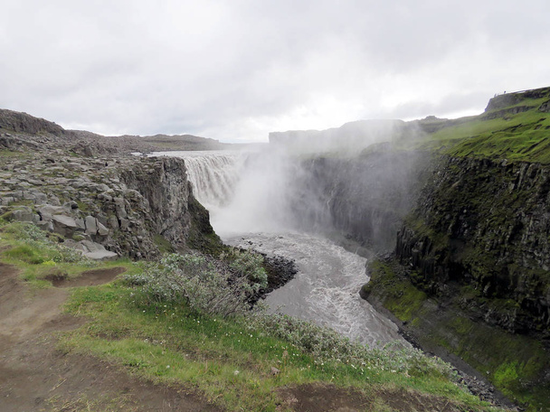 デッティフォス滝のあるアイスランドの風景2017 - 写真・画像