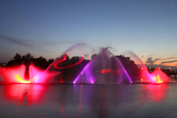 Найбільший фонтан на річці відкрилося в м. Вінниця, Україна - Фото, зображення