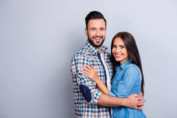 Portrait of caucasian, lovely, attractive couple - bearded man e - Foto, afbeelding