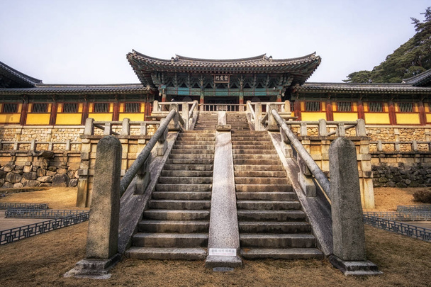 cheongungyo y baegungyo en templo bulguksa
 - Foto, Imagen