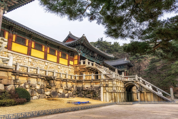 cheongungyo y baegungyo en templo bulguksa
 - Foto, Imagen