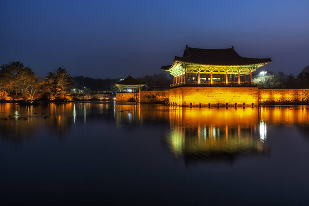 donggung paleis en de wolji vijver in gyeongju - Foto, afbeelding