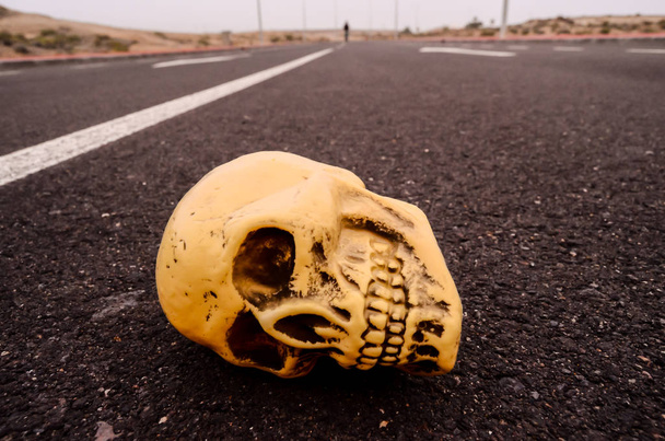 Road Death Concept Skull on the Asfalt Street - Fotografie, Obrázek