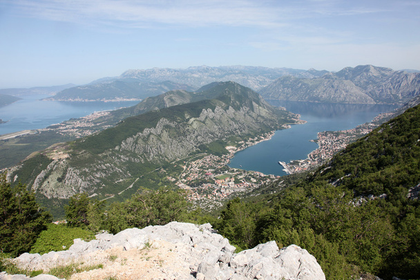 Zatokę Kotorską i zabytkowe miasto Kotor, Czarnogóra - Zdjęcie, obraz