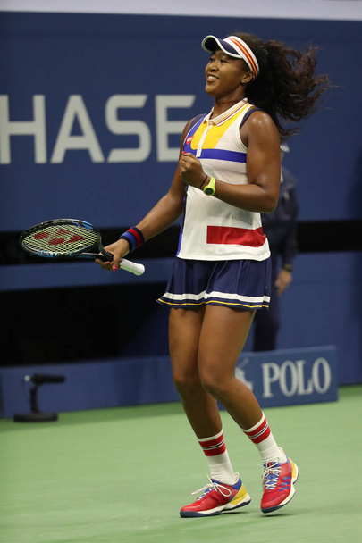NEW YORK - AUGUST 29, 2017: Professional tennis player Naomi Osaka of Japan celebrates victory after her US Open 2017 first round match at Billie Jean King National Tennis Center - Foto, Imagem
