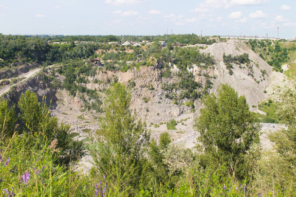 Extração de recursos minerais na pedreira de granito - Foto, Imagem