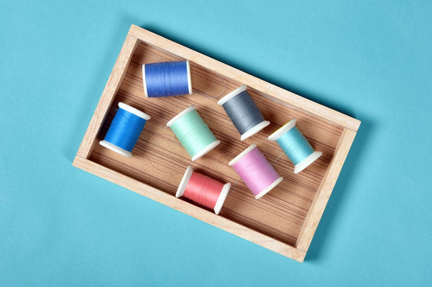 Thread rolls, Group of colorful thread on sewing desk, Craft, sewing and needlework concept. - Fotografie, Obrázek