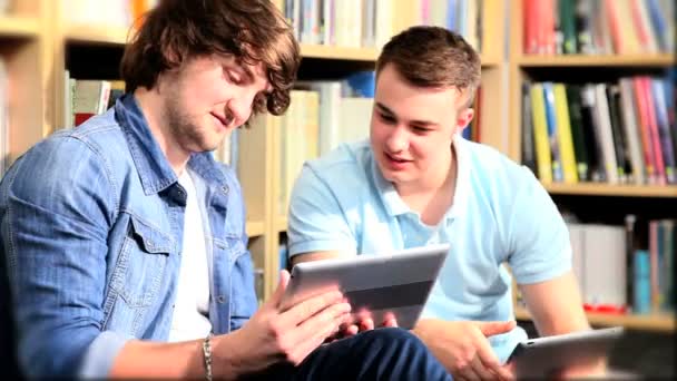 Estudiantes que usan tablets en centros universitarios
 - Imágenes, Vídeo