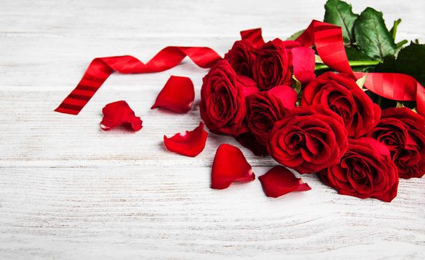 Red roses on a table - Photo, Image