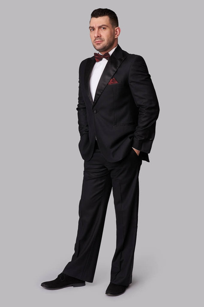 Confident young man in tuxedo - Фото, изображение