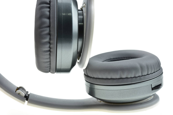 Bezprzewodowe słuchawki na białym tle - Zdjęcie, obraz