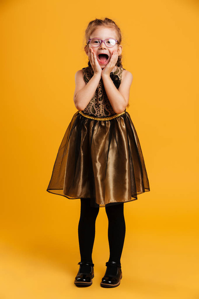 Shocked little girl child - Foto, imagen