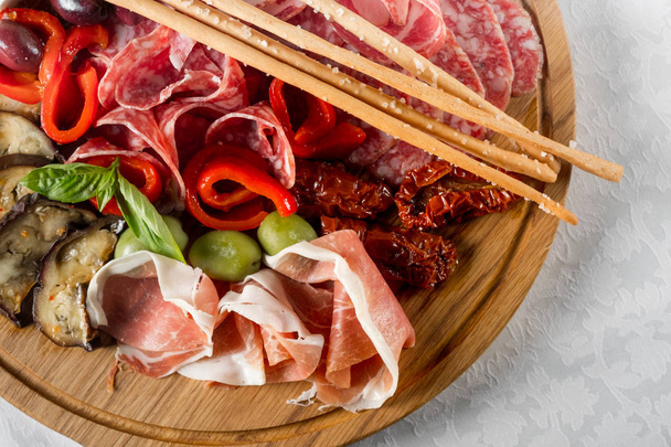close up view of Italian salumi meat platter - Foto, imagen