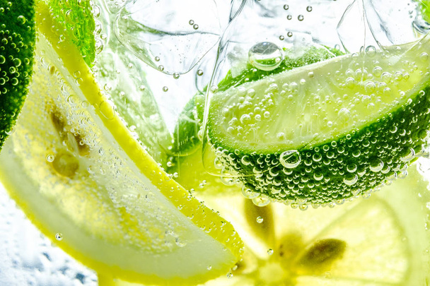 Lemon drop in fizzy sparkling water, juice refreshment - Photo, Image