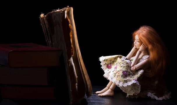 Girl and book - Фото, изображение