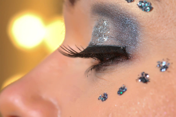 Красиве жіноче око, професійний макіяж
 - Фото, зображення