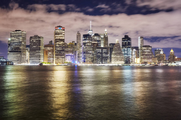 Νέα Υόρκη ορίζοντα τη νύχτα, ΗΠΑ - Φωτογραφία, εικόνα