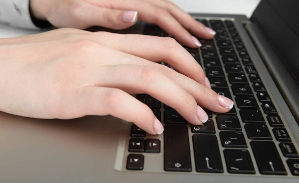 Female hands on keyboard - 写真・画像