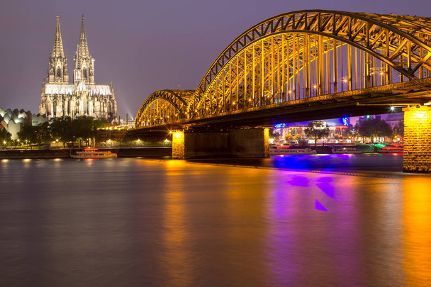 Hohenzollern Bridge a Kolínská katedrála, Kolín nad Rýnem, Německo - Fotografie, Obrázek