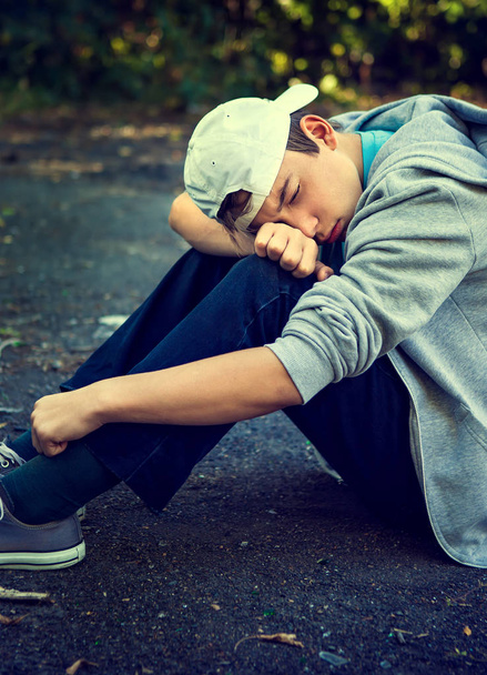 Sad Teenager outdoor - Foto, immagini