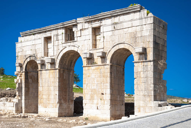Arco triunfal romano, Patara, Turquía
 - Foto, Imagen