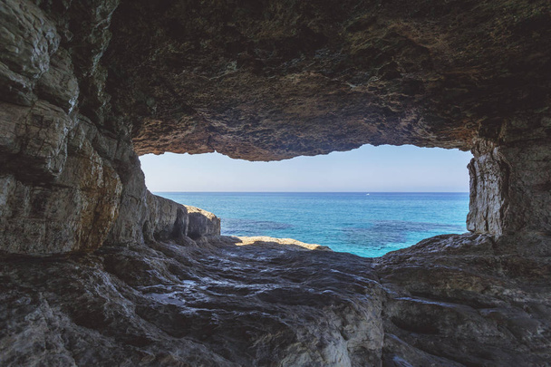 Cavernas do mar de capa Cavo Greco. Ayia napa, Chipre
.  - Foto, Imagem