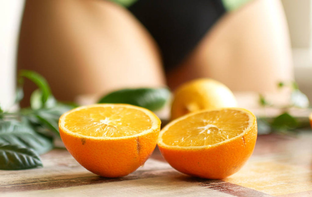 Citrus fruits in the kitchen. Ingredients for the preparation of orange juice - Foto, Imagen