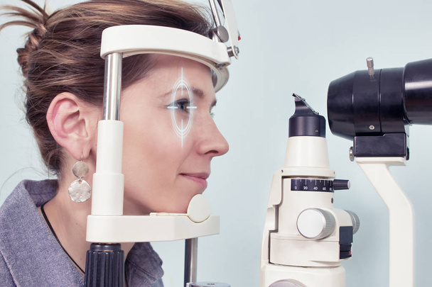 Checking eyesight in a clinic of the future - Valokuva, kuva