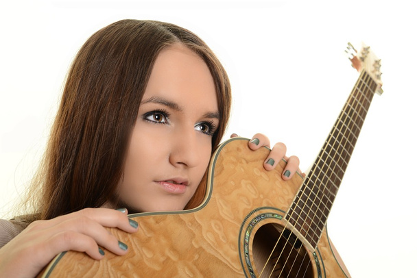 Menina bonita tocando guitarra
 - Foto, Imagem