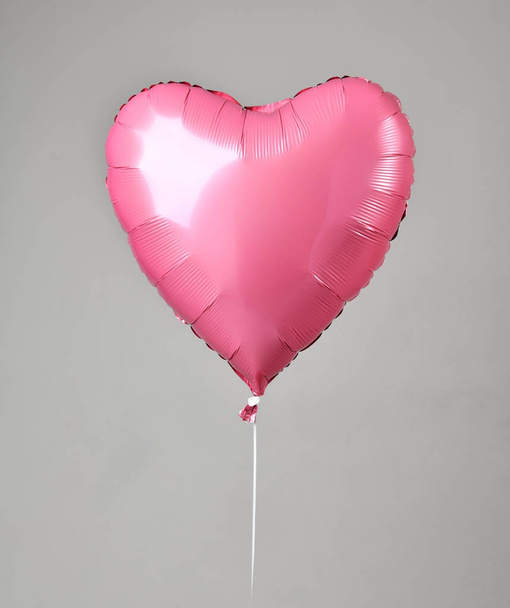 Single big red heart balloon object with smile for birthday or valentines day  - Fotografie, Obrázek