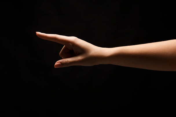 El hareketleri - işaret ederek, kadın ihbarı izole - Fotoğraf, Görsel