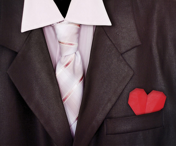 Vértes férfi ruha piros papír szív - Fotó, kép