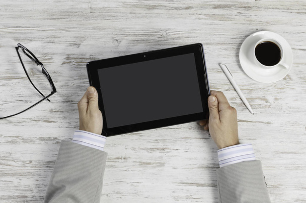Tablet pc with blank screen in hands - Foto, Imagen