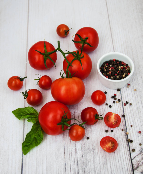 Fresh tomatoes on a table - Фото, зображення