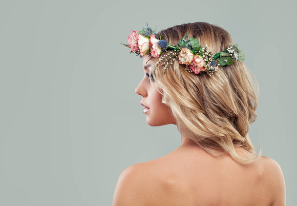 Summer Young Woman Model with Flowers Hairstyle. Blonde Beauty - Фото, зображення