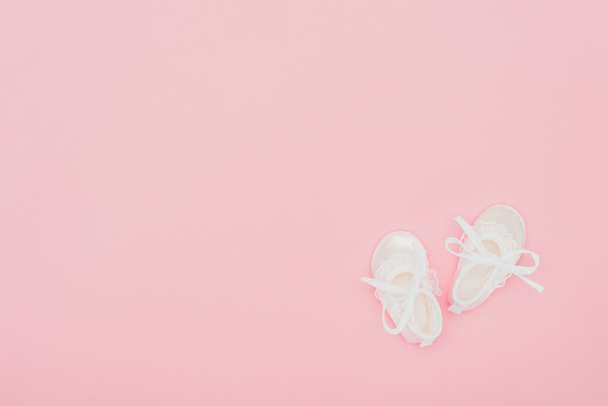 top view of baby shoes isolated on pink - Фото, изображение