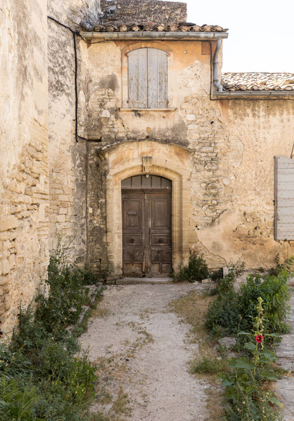 Narrow street in medieval town Gordes. Provence, France - 写真・画像
