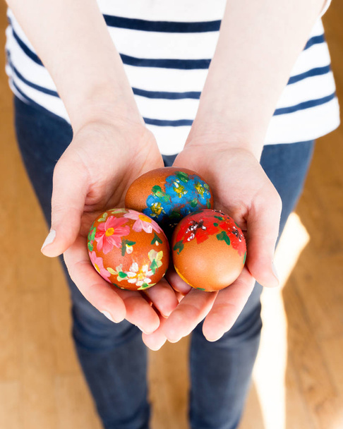 Close up of girl holding colorful painted Easter eggs - Foto, Imagem