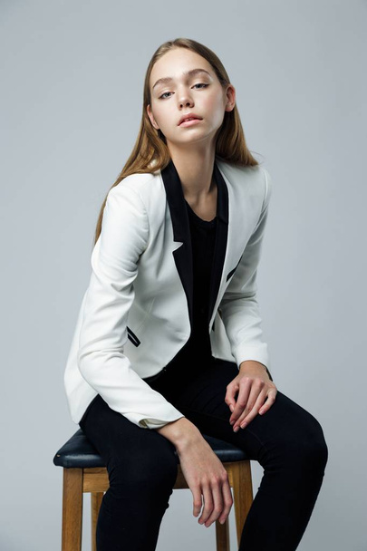 Stylish young woman posing against studio background - Fotó, kép