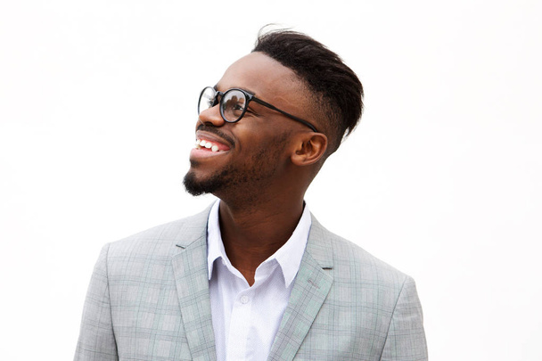 Zblízka portrétní šťastné mladé černé podnikatel izolované bílé pozadí - Fotografie, Obrázek