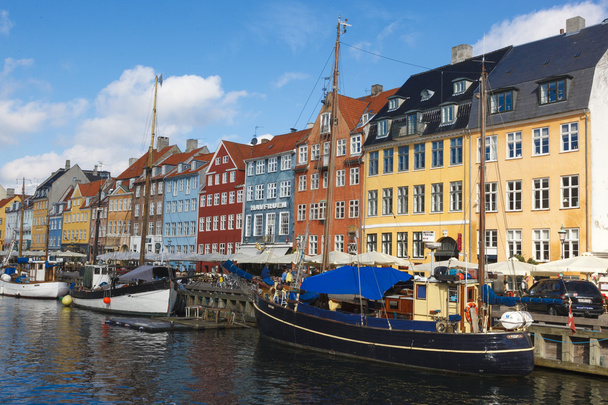 Nyhavn aurinkoisena päivänä
 - Valokuva, kuva