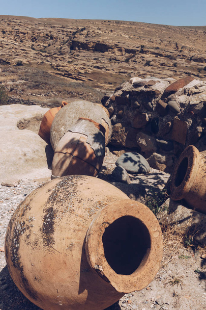 Гигантские глиняные горшки Грузии хранят 8000-летнюю тайну для великого вина - Кавказа
. - Фото, изображение