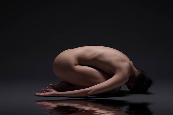nude woman on a dark background - Photo, Image