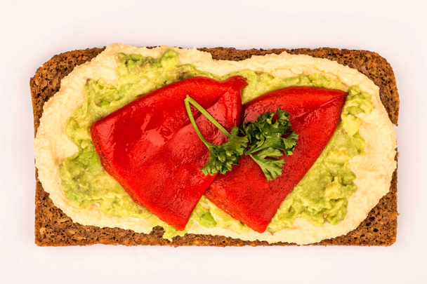 Red Peppers With Avocado and Hummus On Rye Open Face Sandwich - Foto, afbeelding