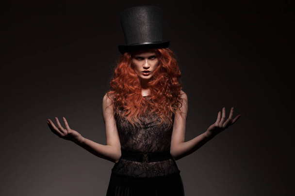 redhead woman wearing black bowler hat - Foto, Imagem