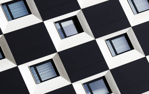 Ventanas en el edificio moderno
  - Foto, Imagen
