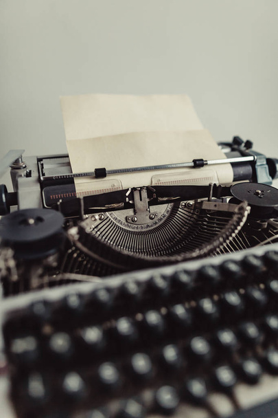Kovové díly starých psacích strojů - Fotografie, Obrázek