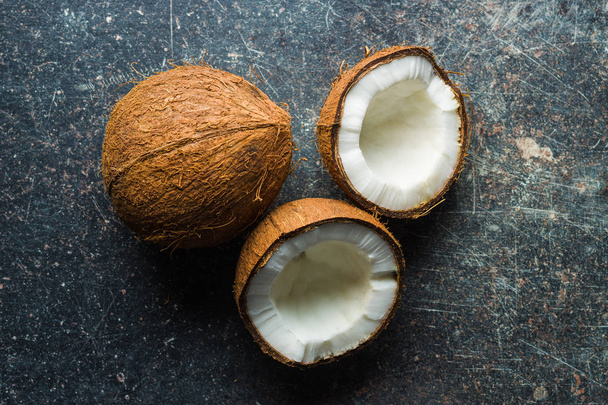 The halved coconuts. - Zdjęcie, obraz